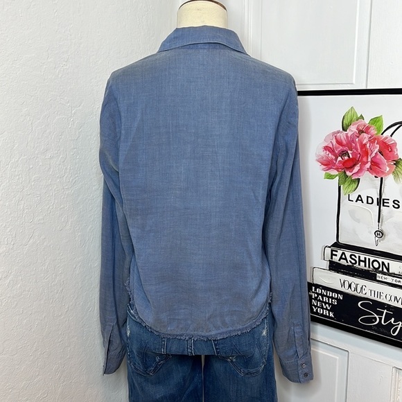 Elizabeth & James Chambray Button Down Raw Hem Top Size XS - Picture 3 of 7